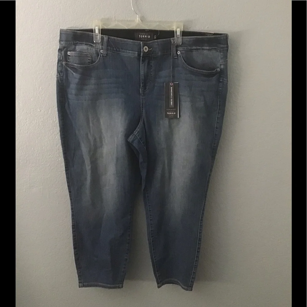 Torrid Bombshell Skinny Jeans.   NWT